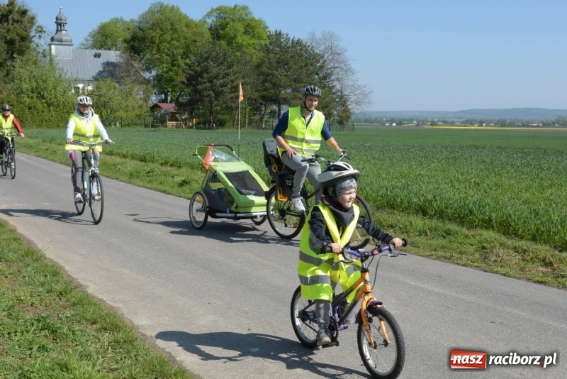Zdjęcie w galerii na portalu naszraciborz.pl: Ale jazda ! Rajd rozpoczynający sezon rowerowy w gminie Krzyżanowice  wiadomości z regionu
