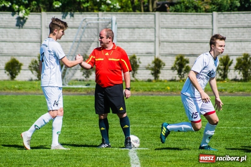 Zdjęcie w galerii na portalu naszraciborz.pl: Juniorzy Tworkowa bez problemów wygrali z rówieśnikami z Pawłowa [FOTO] wiadomości z regionu