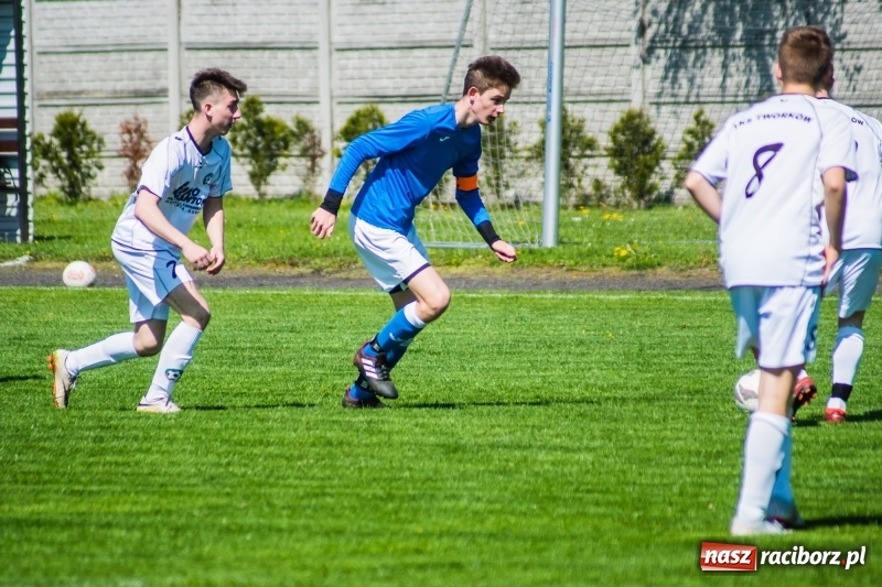 Zdjęcie w galerii na portalu naszraciborz.pl: Juniorzy Tworkowa bez problemów wygrali z rówieśnikami z Pawłowa [FOTO] wiadomości z regionu