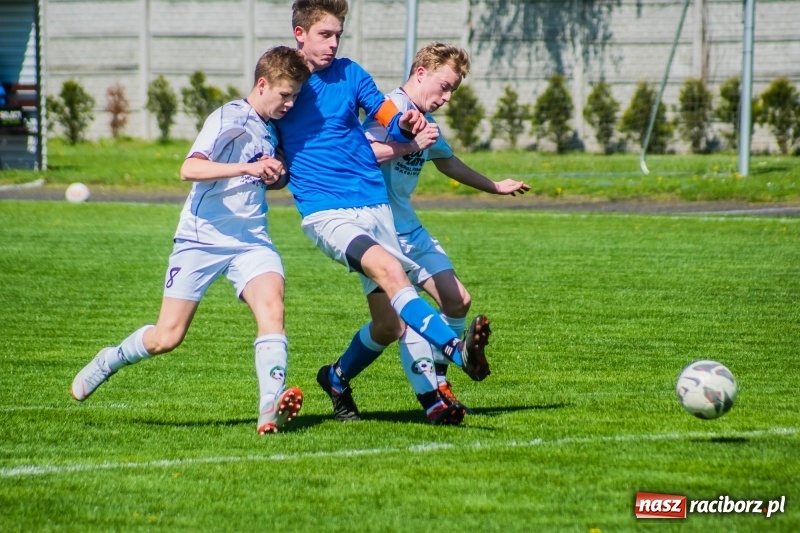 Zdjęcie w galerii na portalu naszraciborz.pl: Juniorzy Tworkowa bez problemów wygrali z rówieśnikami z Pawłowa [FOTO] wiadomości z regionu
