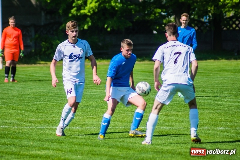 Zdjęcie w galerii na portalu naszraciborz.pl: Juniorzy Tworkowa bez problemów wygrali z rówieśnikami z Pawłowa [FOTO] wiadomości z regionu