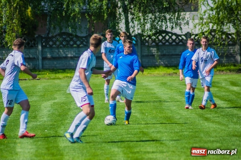 Zdjęcie w galerii na portalu naszraciborz.pl: Juniorzy Tworkowa bez problemów wygrali z rówieśnikami z Pawłowa [FOTO] wiadomości z regionu