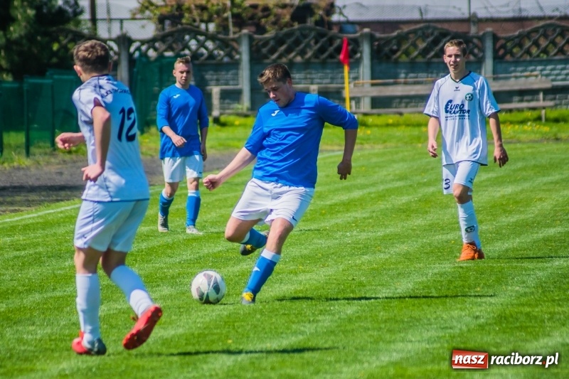 Zdjęcie w galerii na portalu naszraciborz.pl: Juniorzy Tworkowa bez problemów wygrali z rówieśnikami z Pawłowa [FOTO] wiadomości z regionu