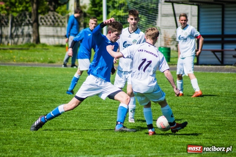 Zdjęcie w galerii na portalu naszraciborz.pl: Juniorzy Tworkowa bez problemów wygrali z rówieśnikami z Pawłowa [FOTO] wiadomości z regionu