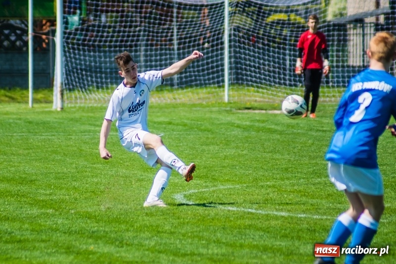 Zdjęcie w galerii na portalu naszraciborz.pl: Juniorzy Tworkowa bez problemów wygrali z rówieśnikami z Pawłowa [FOTO] wiadomości z regionu