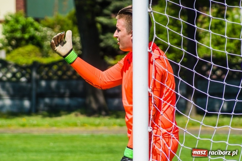 Zdjęcie w galerii na portalu naszraciborz.pl: Juniorzy Tworkowa bez problemów wygrali z rówieśnikami z Pawłowa [FOTO] wiadomości z regionu