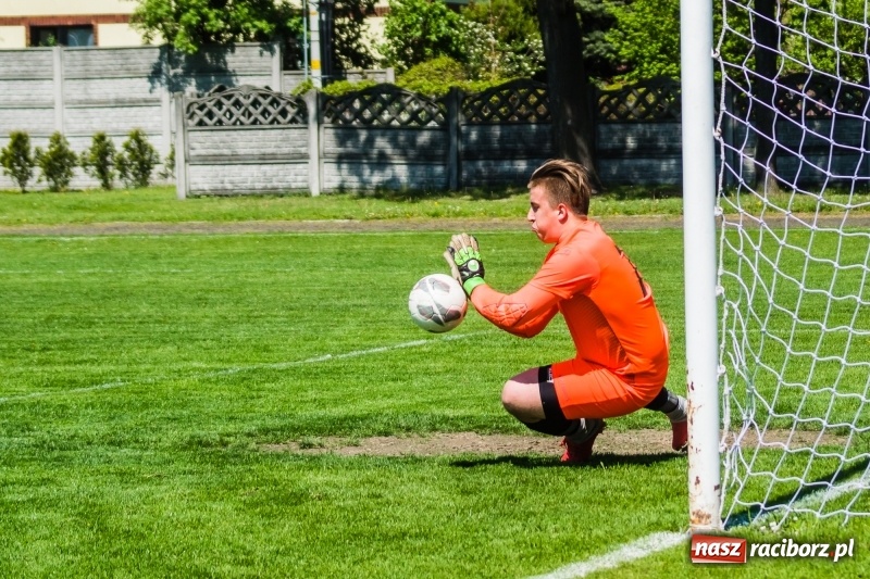 Zdjęcie w galerii na portalu naszraciborz.pl: Juniorzy Tworkowa bez problemów wygrali z rówieśnikami z Pawłowa [FOTO] wiadomości z regionu