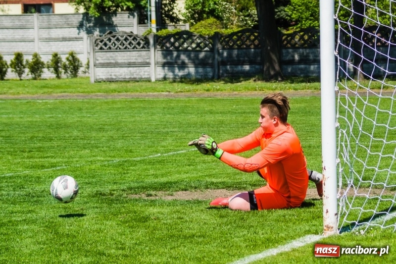 Zdjęcie w galerii na portalu naszraciborz.pl: Juniorzy Tworkowa bez problemów wygrali z rówieśnikami z Pawłowa [FOTO] wiadomości z regionu