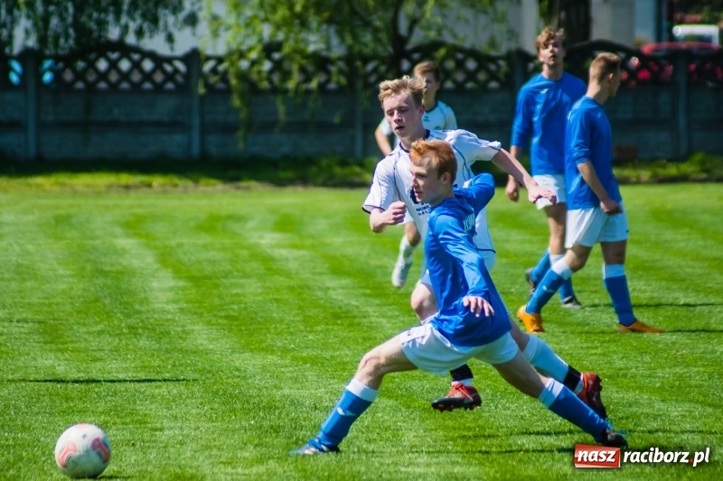 Zdjęcie w galerii na portalu naszraciborz.pl: Juniorzy Tworkowa bez problemów wygrali z rówieśnikami z Pawłowa [FOTO] wiadomości z regionu