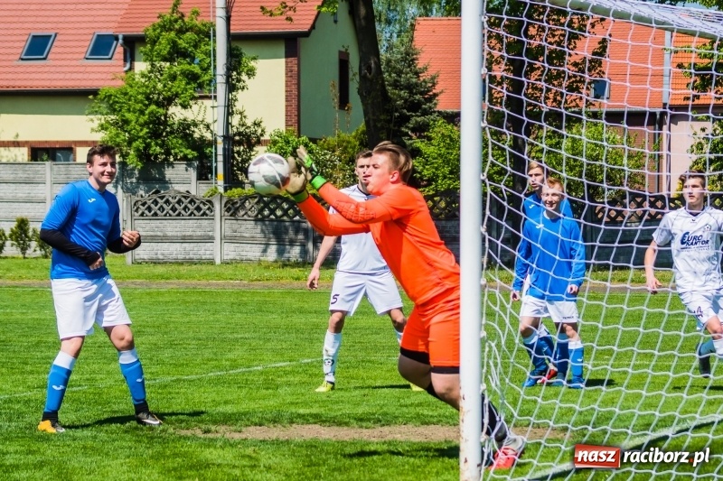 Zdjęcie w galerii na portalu naszraciborz.pl: Juniorzy Tworkowa bez problemów wygrali z rówieśnikami z Pawłowa [FOTO] wiadomości z regionu