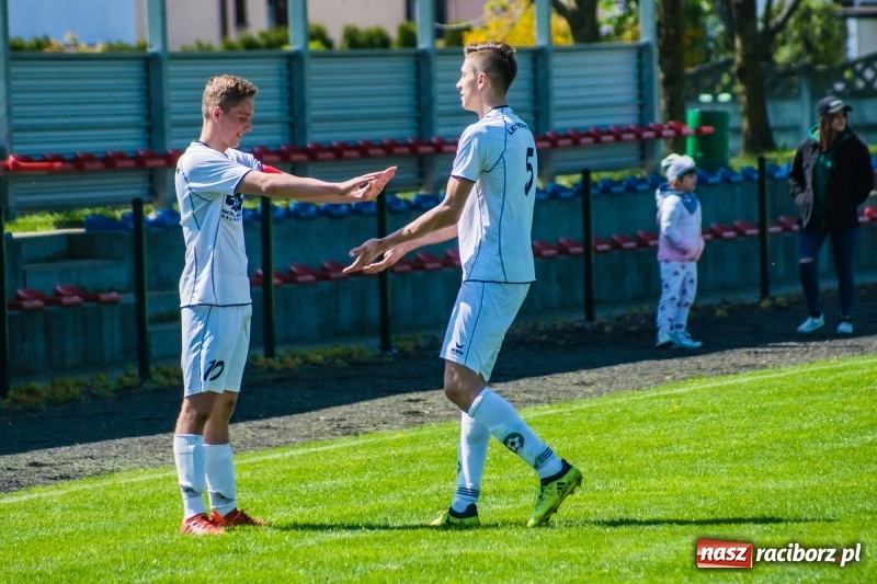 Zdjęcie w galerii na portalu naszraciborz.pl: Juniorzy Tworkowa bez problemów wygrali z rówieśnikami z Pawłowa [FOTO] wiadomości z regionu