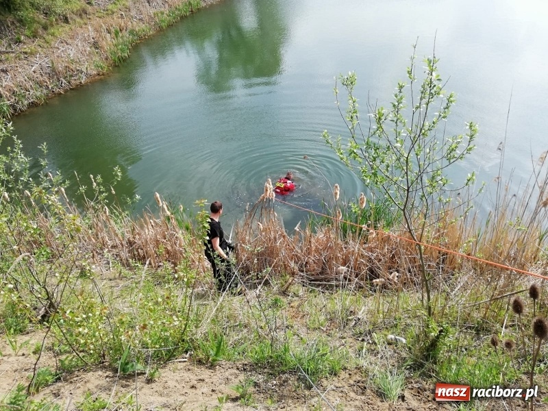 Zdjęcie w galerii na portalu naszraciborz.pl: W akwenie przy zbiorniku Racibórz ujawniono zatopiony samochód [FOTO]  wiadomości z regionu