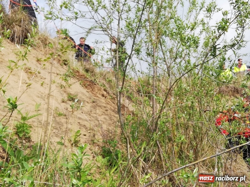 Zdjęcie w galerii na portalu naszraciborz.pl: W akwenie przy zbiorniku Racibórz ujawniono zatopiony samochód [FOTO]  wiadomości z regionu