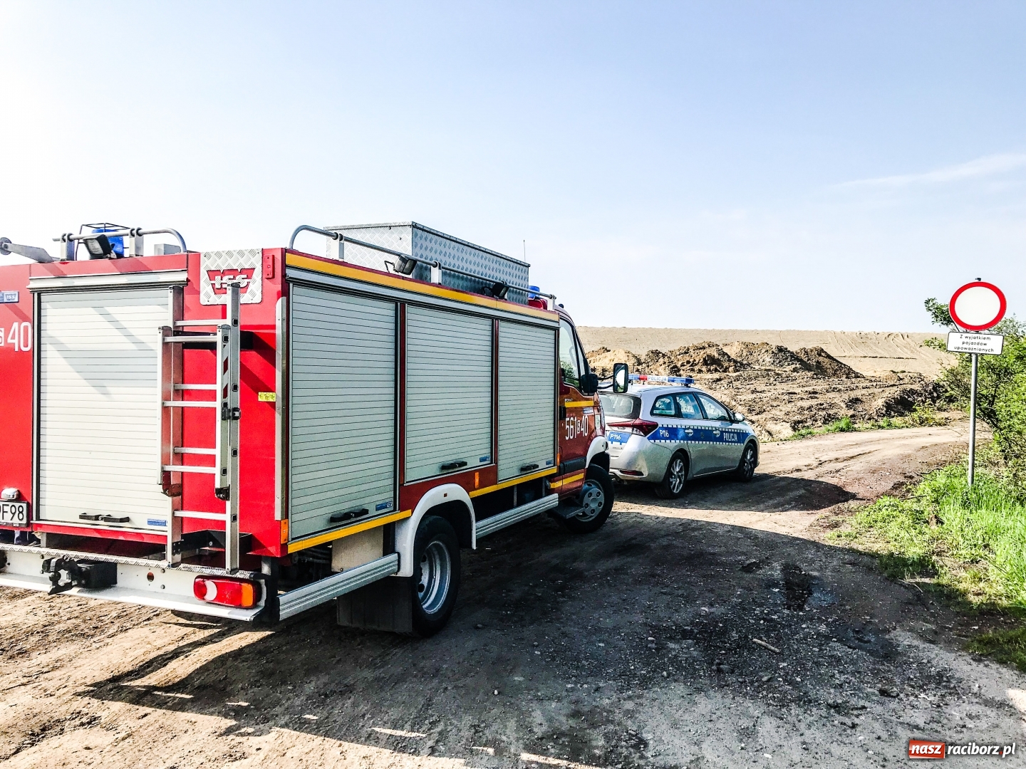 Zdjęcie w galerii na portalu naszraciborz.pl: W akwenie przy zbiorniku Racibórz ujawniono zatopiony samochód [FOTO]  wiadomości z regionu