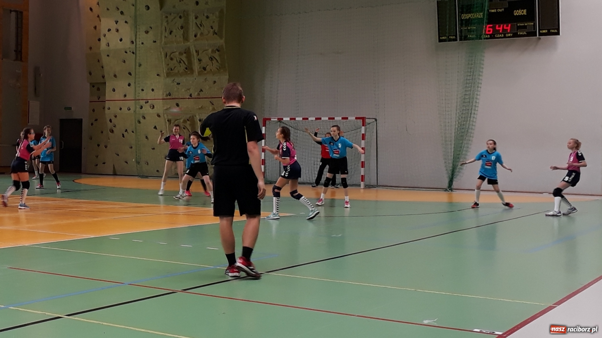 Zdjęcie w galerii na portalu naszraciborz.pl: Dwie drużyny UKS Start Pietrowice Wielkie na XXXIX Lajkonik Cup wiadomości z regionu