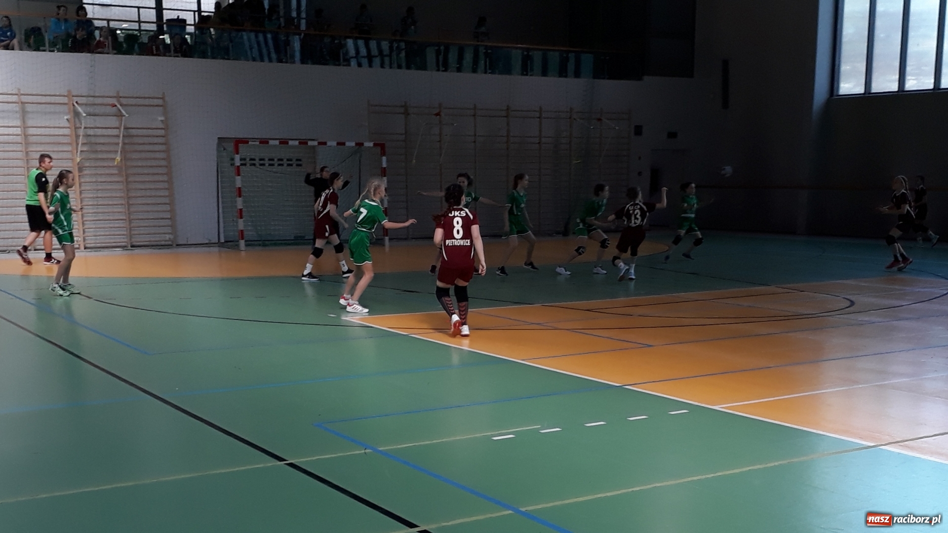 Zdjęcie w galerii na portalu naszraciborz.pl: Dwie drużyny UKS Start Pietrowice Wielkie na XXXIX Lajkonik Cup wiadomości z regionu