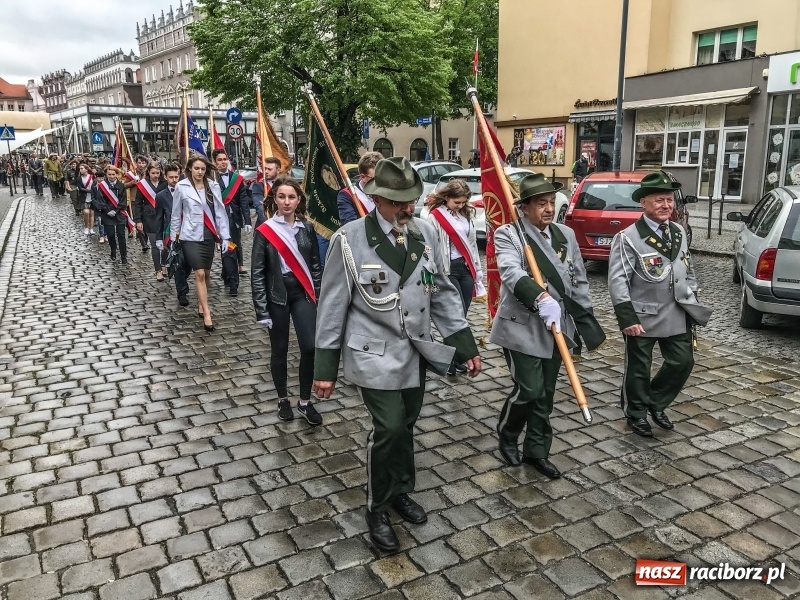 Zdjęcie w galerii na portalu naszraciborz.pl: Uroczystości 3-Majowe w Raciborzu. Setna rocznica I powstania śląskiego [WIDEO] wiadomości z regionu