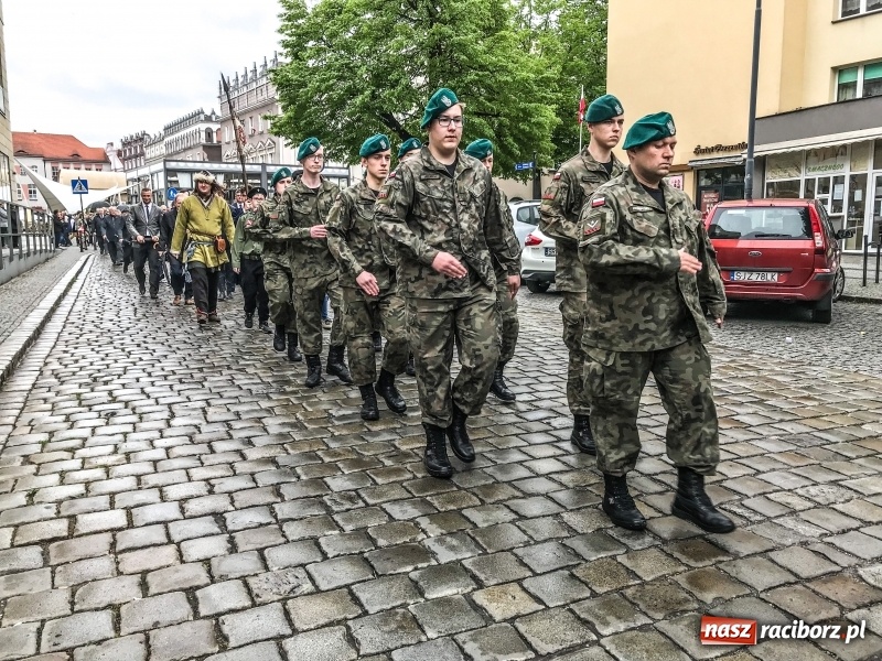 Zdjęcie w galerii na portalu naszraciborz.pl: Uroczystości 3-Majowe w Raciborzu. Setna rocznica I powstania śląskiego [WIDEO] wiadomości z regionu