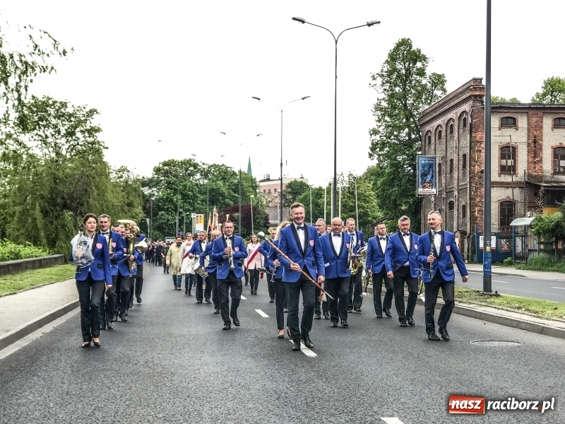 Zdjęcie w galerii na portalu naszraciborz.pl: Uroczystości 3-Majowe w Raciborzu. Setna rocznica I powstania śląskiego [WIDEO] wiadomości z regionu