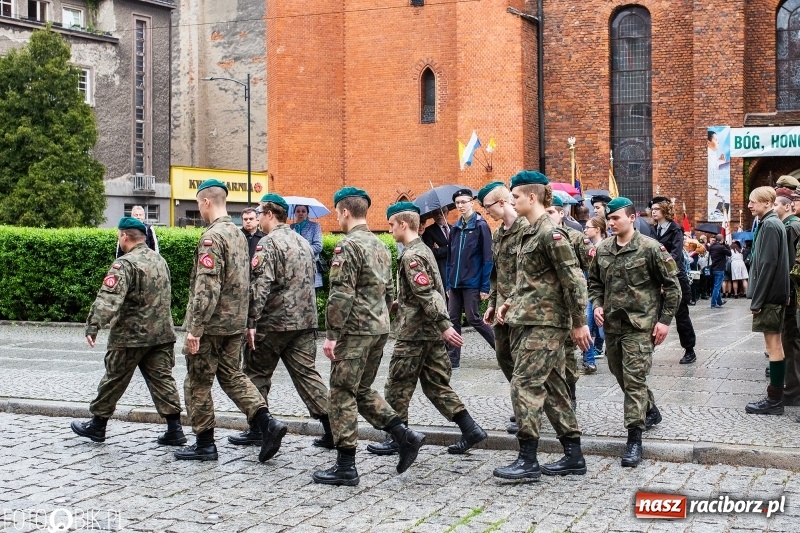 Zdjęcie w galerii na portalu naszraciborz.pl: Uroczystości 3-Majowe w Raciborzu. Setna rocznica I powstania śląskiego [WIDEO] wiadomości z regionu
