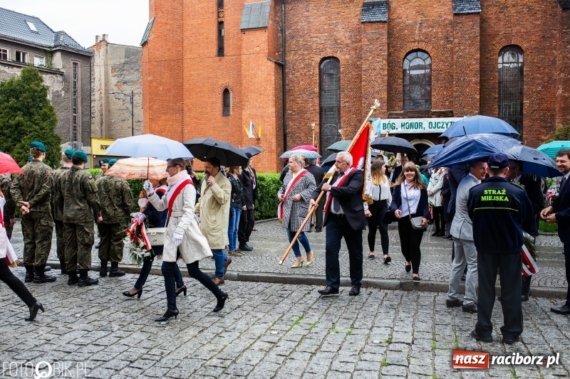 Zdjęcie w galerii na portalu naszraciborz.pl: Uroczystości 3-Majowe w Raciborzu. Setna rocznica I powstania śląskiego [WIDEO] wiadomości z regionu