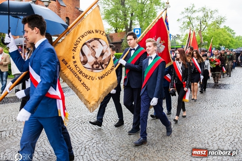 Zdjęcie w galerii na portalu naszraciborz.pl: Uroczystości 3-Majowe w Raciborzu. Setna rocznica I powstania śląskiego [WIDEO] wiadomości z regionu