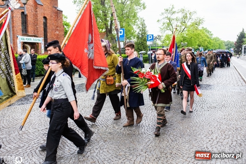 Zdjęcie w galerii na portalu naszraciborz.pl: Uroczystości 3-Majowe w Raciborzu. Setna rocznica I powstania śląskiego [WIDEO] wiadomości z regionu