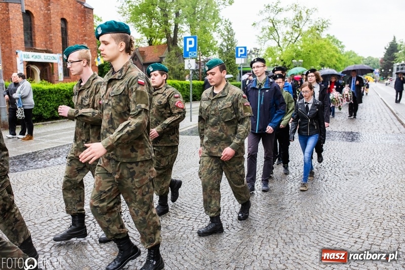 Zdjęcie w galerii na portalu naszraciborz.pl: Uroczystości 3-Majowe w Raciborzu. Setna rocznica I powstania śląskiego [WIDEO] wiadomości z regionu