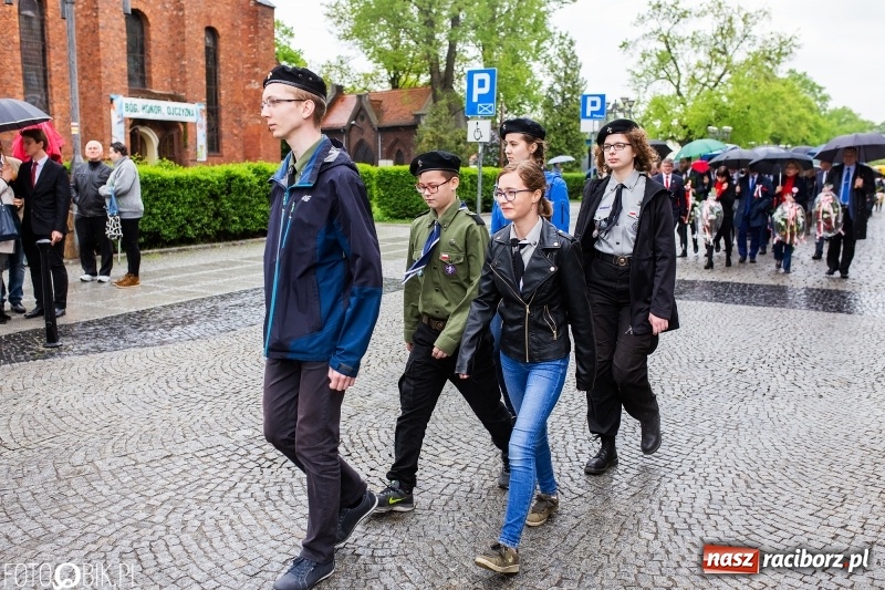 Zdjęcie w galerii na portalu naszraciborz.pl: Uroczystości 3-Majowe w Raciborzu. Setna rocznica I powstania śląskiego [WIDEO] wiadomości z regionu