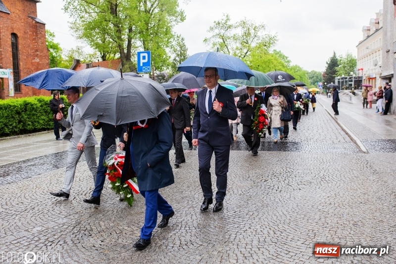 Zdjęcie w galerii na portalu naszraciborz.pl: Uroczystości 3-Majowe w Raciborzu. Setna rocznica I powstania śląskiego [WIDEO] wiadomości z regionu
