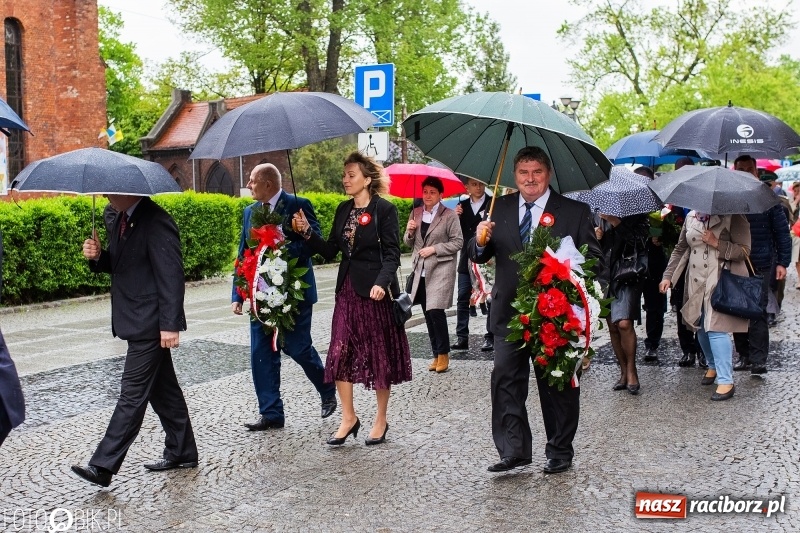 Zdjęcie w galerii na portalu naszraciborz.pl: Uroczystości 3-Majowe w Raciborzu. Setna rocznica I powstania śląskiego [WIDEO] wiadomości z regionu