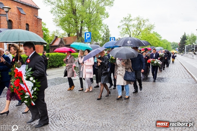 Zdjęcie w galerii na portalu naszraciborz.pl: Uroczystości 3-Majowe w Raciborzu. Setna rocznica I powstania śląskiego [WIDEO] wiadomości z regionu