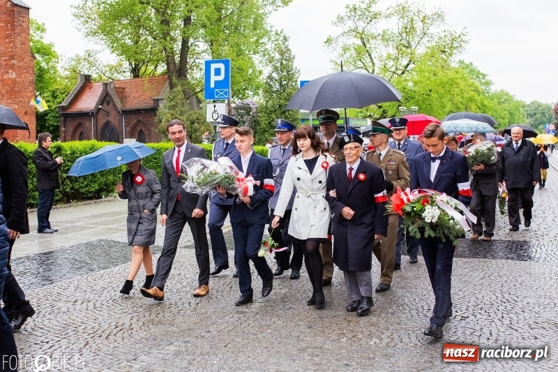 Zdjęcie w galerii na portalu naszraciborz.pl: Uroczystości 3-Majowe w Raciborzu. Setna rocznica I powstania śląskiego [WIDEO] wiadomości z regionu