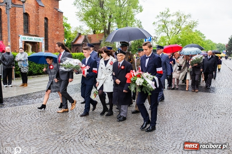 Zdjęcie w galerii na portalu naszraciborz.pl: Uroczystości 3-Majowe w Raciborzu. Setna rocznica I powstania śląskiego [WIDEO] wiadomości z regionu