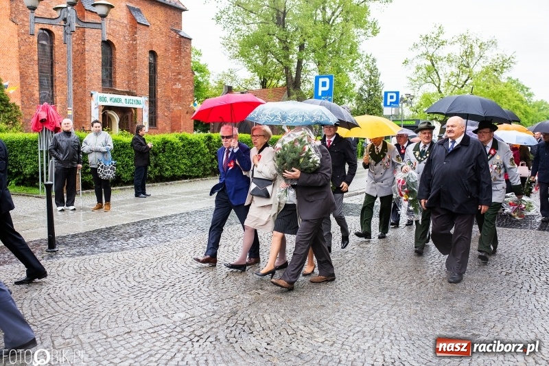 Zdjęcie w galerii na portalu naszraciborz.pl: Uroczystości 3-Majowe w Raciborzu. Setna rocznica I powstania śląskiego [WIDEO] wiadomości z regionu
