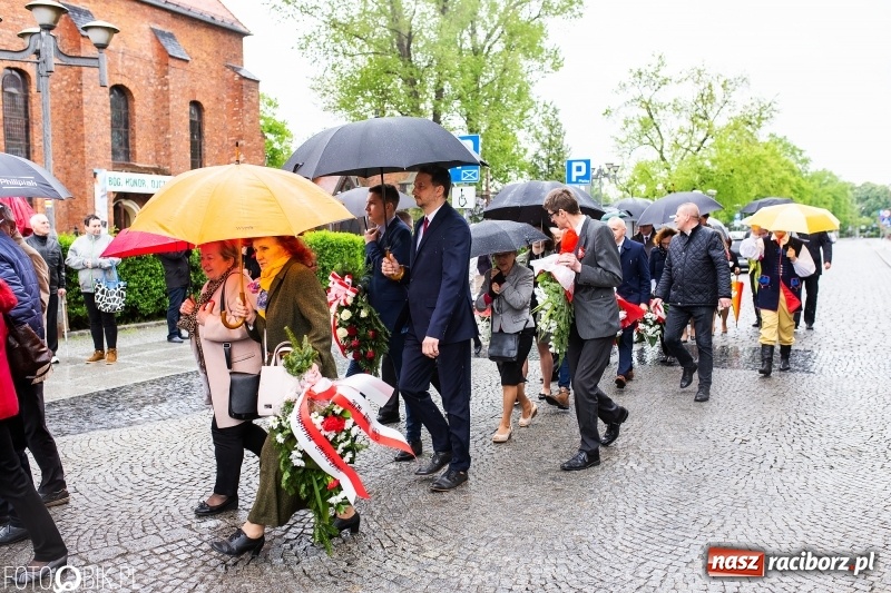 Zdjęcie w galerii na portalu naszraciborz.pl: Uroczystości 3-Majowe w Raciborzu. Setna rocznica I powstania śląskiego [WIDEO] wiadomości z regionu