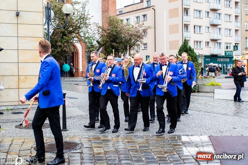 Zdjęcie w galerii na portalu naszraciborz.pl: Uroczystości 3-Majowe w Raciborzu. Setna rocznica I powstania śląskiego [WIDEO] wiadomości z regionu