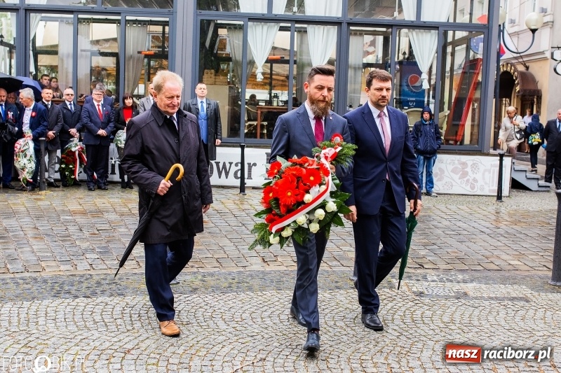 Zdjęcie w galerii na portalu naszraciborz.pl: Uroczystości 3-Majowe w Raciborzu. Setna rocznica I powstania śląskiego [WIDEO] wiadomości z regionu