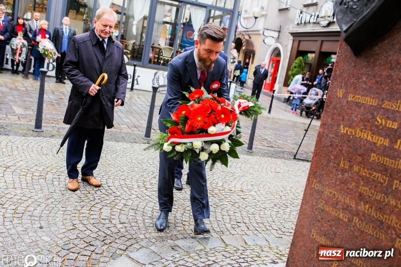 Zdjęcie w galerii na portalu naszraciborz.pl: Uroczystości 3-Majowe w Raciborzu. Setna rocznica I powstania śląskiego [WIDEO] wiadomości z regionu