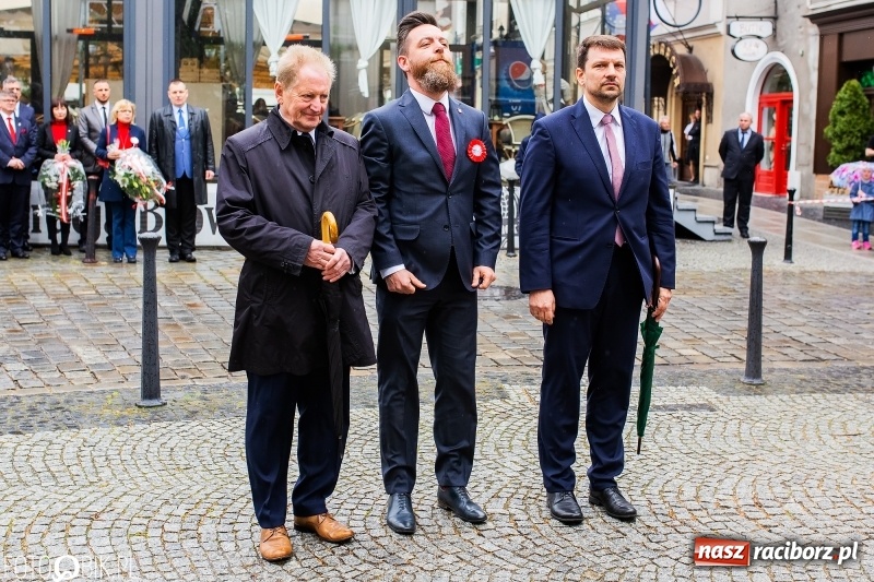 Zdjęcie w galerii na portalu naszraciborz.pl: Uroczystości 3-Majowe w Raciborzu. Setna rocznica I powstania śląskiego [WIDEO] wiadomości z regionu