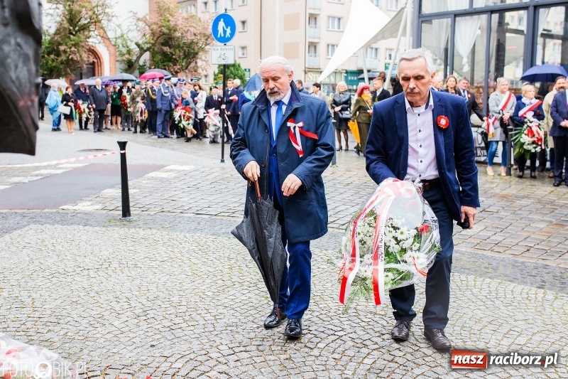 Zdjęcie w galerii na portalu naszraciborz.pl: Uroczystości 3-Majowe w Raciborzu. Setna rocznica I powstania śląskiego [WIDEO] wiadomości z regionu
