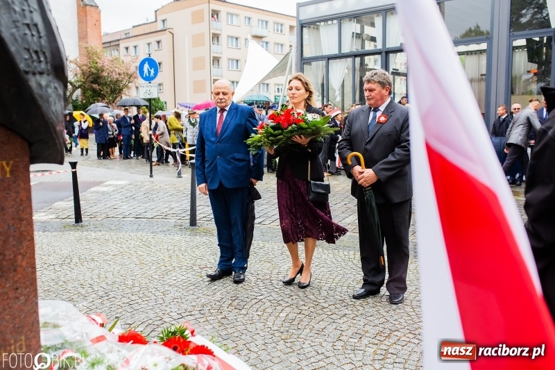 Zdjęcie w galerii na portalu naszraciborz.pl: Uroczystości 3-Majowe w Raciborzu. Setna rocznica I powstania śląskiego [WIDEO] wiadomości z regionu