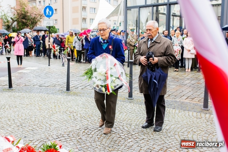 Zdjęcie w galerii na portalu naszraciborz.pl: Uroczystości 3-Majowe w Raciborzu. Setna rocznica I powstania śląskiego [WIDEO] wiadomości z regionu