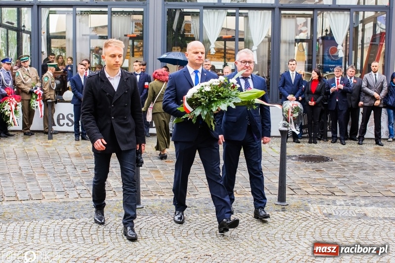Zdjęcie w galerii na portalu naszraciborz.pl: Uroczystości 3-Majowe w Raciborzu. Setna rocznica I powstania śląskiego [WIDEO] wiadomości z regionu