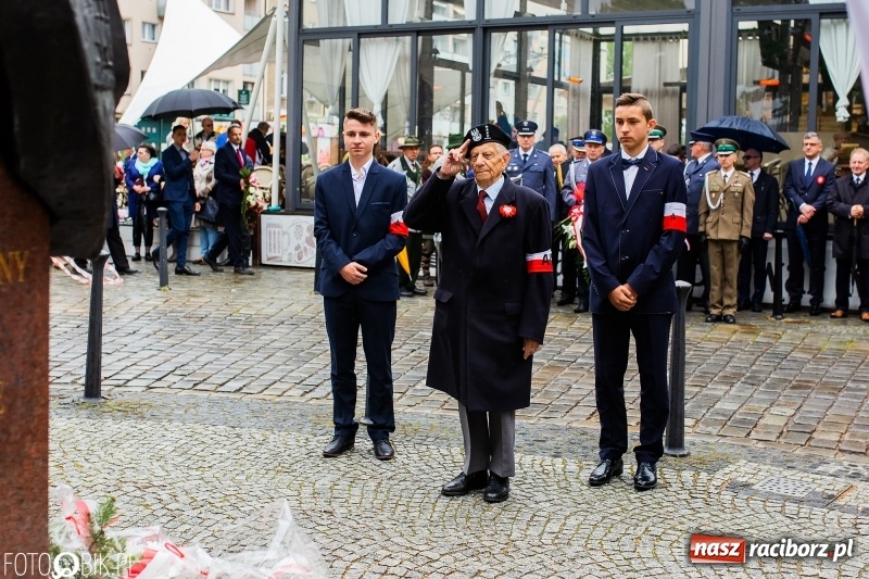 Zdjęcie w galerii na portalu naszraciborz.pl: Uroczystości 3-Majowe w Raciborzu. Setna rocznica I powstania śląskiego [WIDEO] wiadomości z regionu
