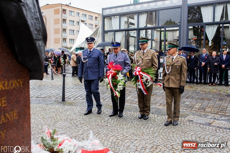 Zdjęcie w galerii na portalu naszraciborz.pl: Uroczystości 3-Majowe w Raciborzu. Setna rocznica I powstania śląskiego [WIDEO] wiadomości z regionu