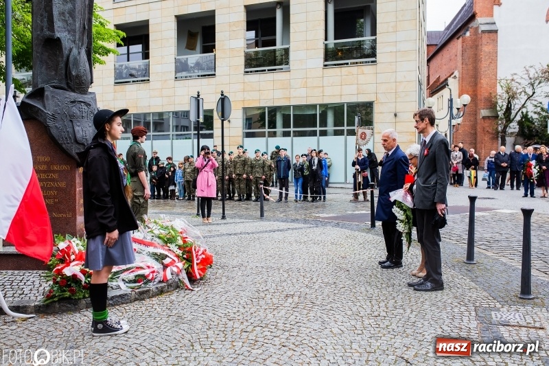 Zdjęcie w galerii na portalu naszraciborz.pl: Uroczystości 3-Majowe w Raciborzu. Setna rocznica I powstania śląskiego [WIDEO] wiadomości z regionu