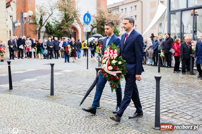 Zdjęcie w galerii na portalu naszraciborz.pl: Uroczystości 3-Majowe w Raciborzu. Setna rocznica I powstania śląskiego [WIDEO] wiadomości z regionu
