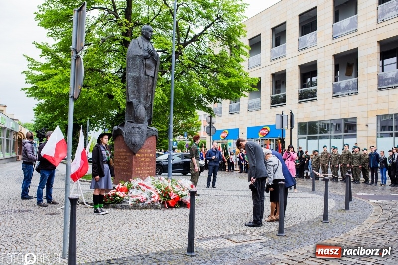 Zdjęcie w galerii na portalu naszraciborz.pl: Uroczystości 3-Majowe w Raciborzu. Setna rocznica I powstania śląskiego [WIDEO] wiadomości z regionu