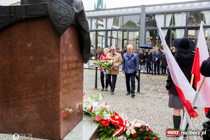Zdjęcie w galerii na portalu naszraciborz.pl: Uroczystości 3-Majowe w Raciborzu. Setna rocznica I powstania śląskiego [WIDEO] wiadomości z regionu